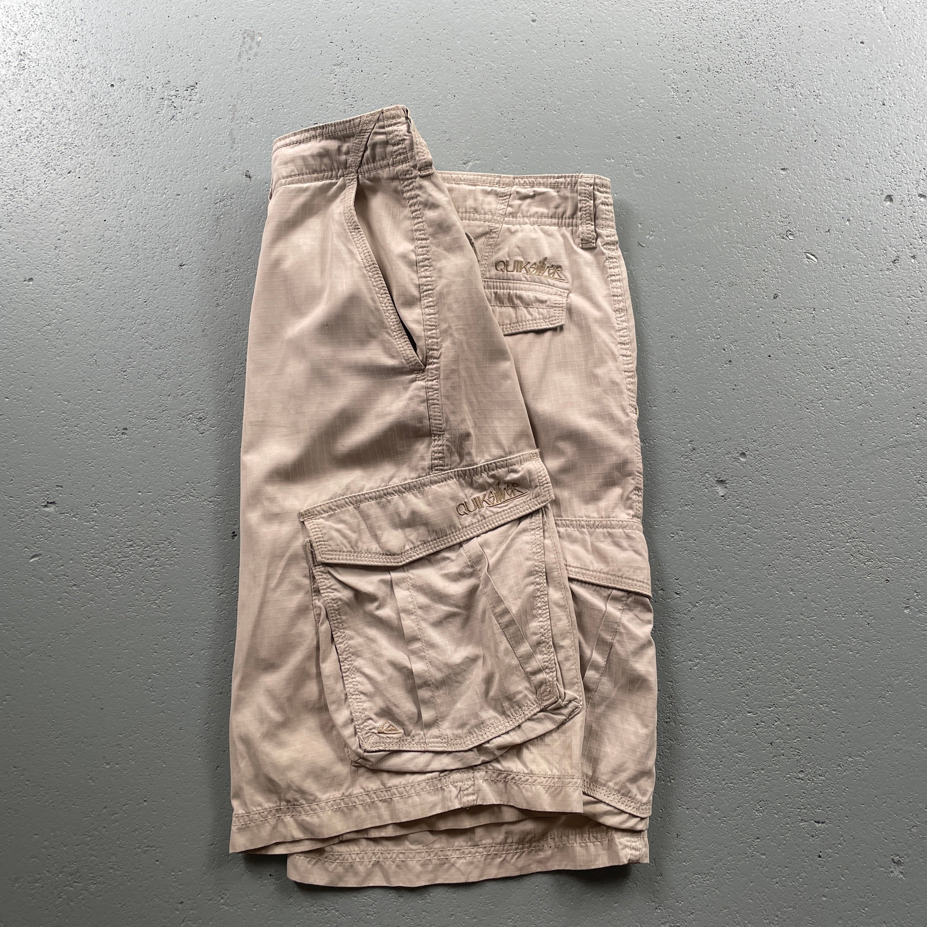 2000s Quiksilver Cargo Shorts Beige (32)