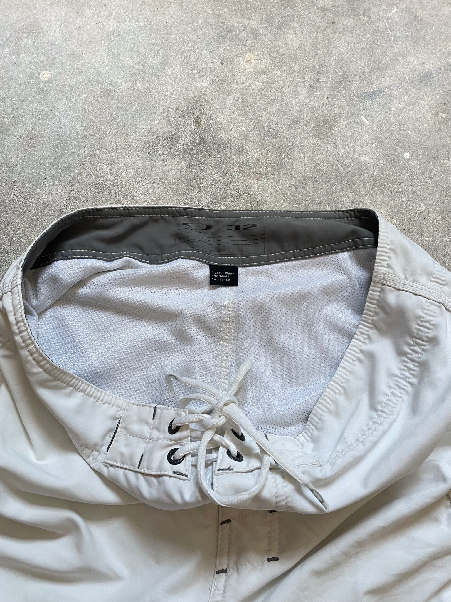 2000's Oakley Boardshorts White (32)