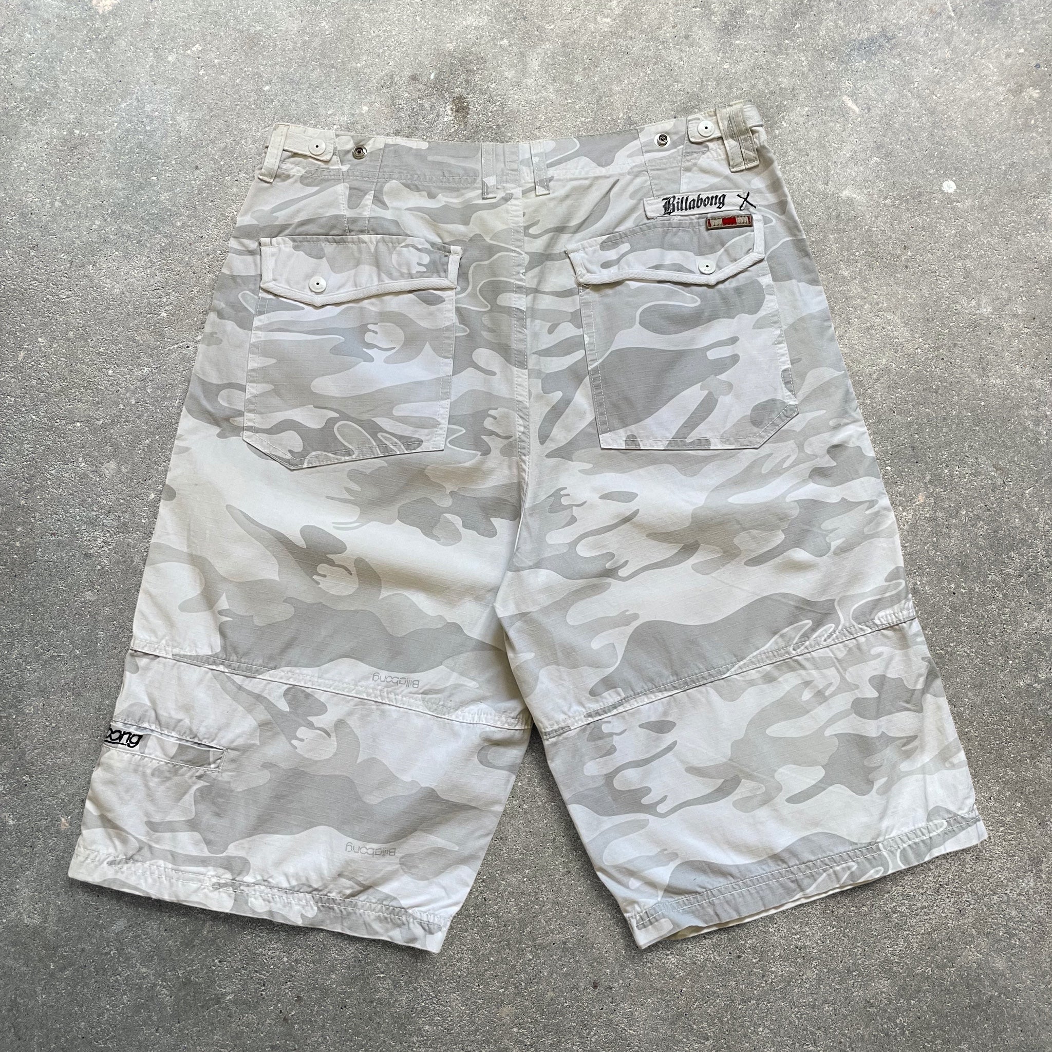 2000's Billabong Camo Chino Shorts (L)