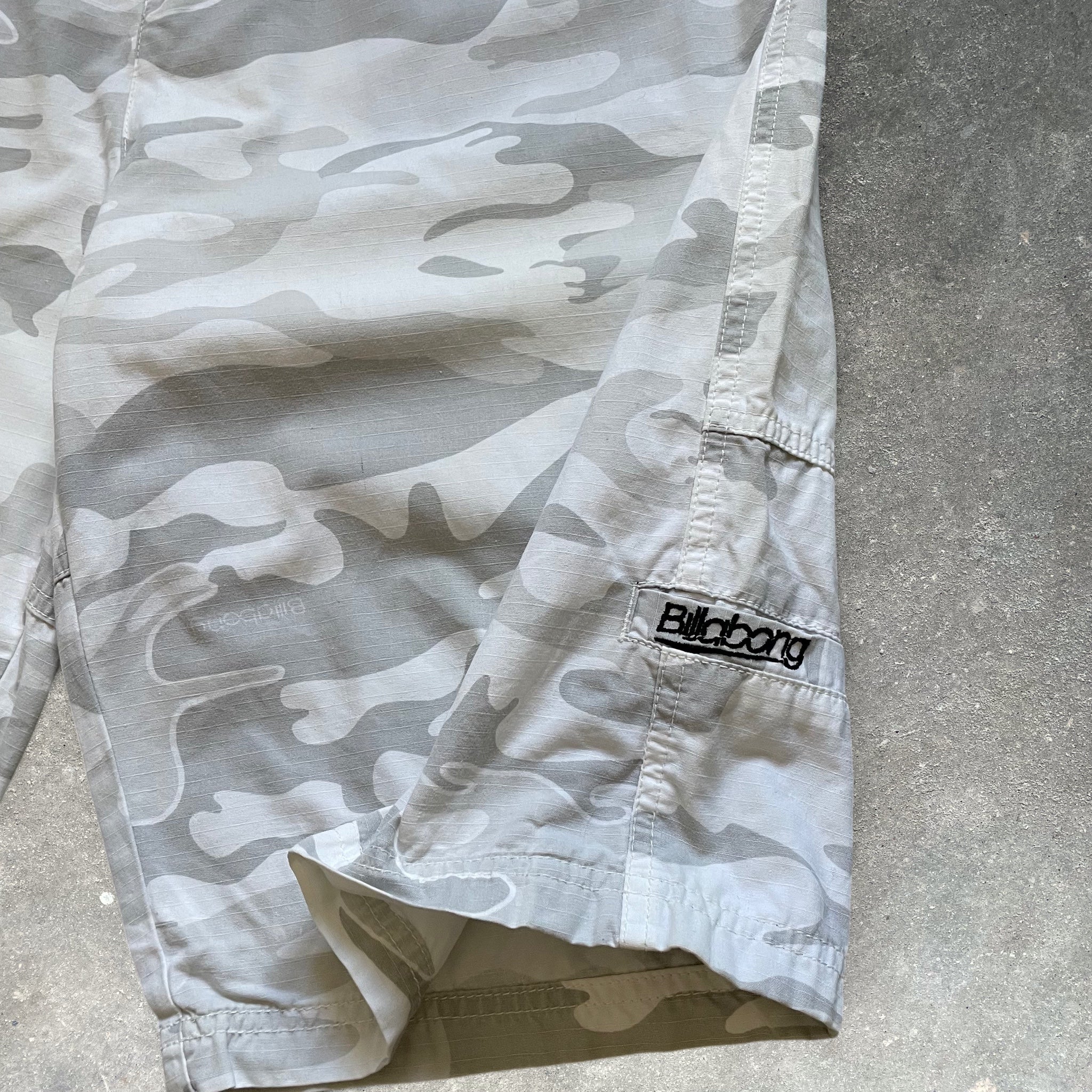 2000's Billabong Camo Chino Shorts (L)