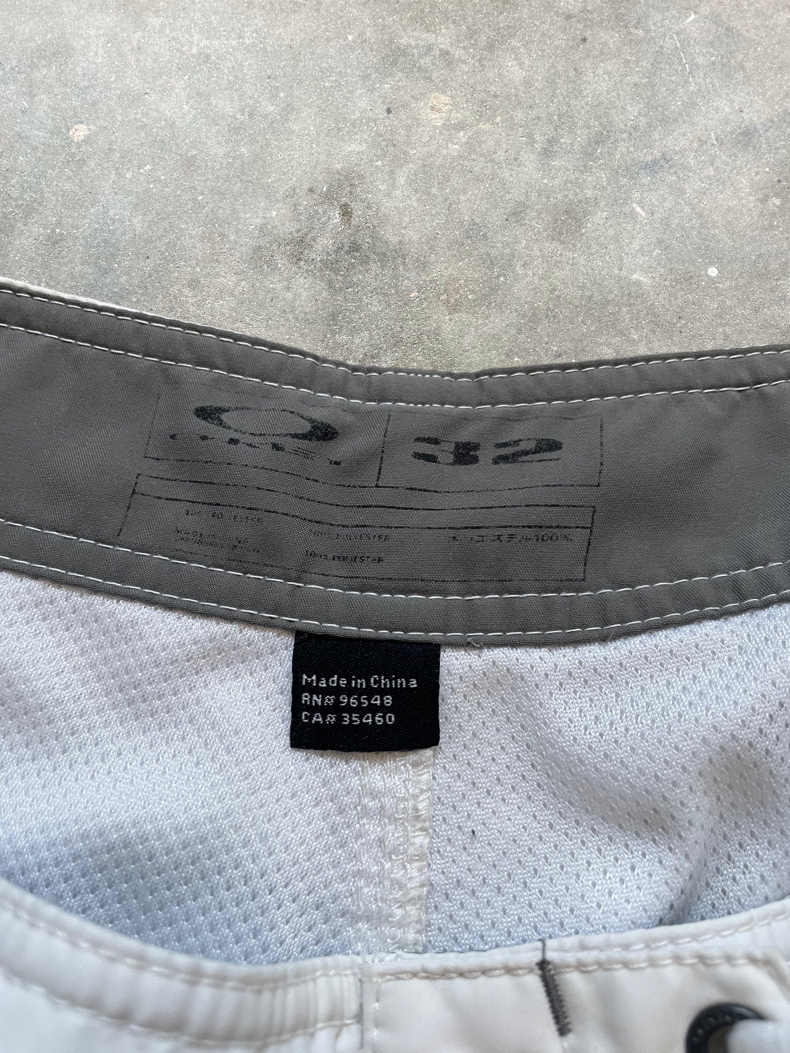 2000's Oakley Boardshorts White (32)