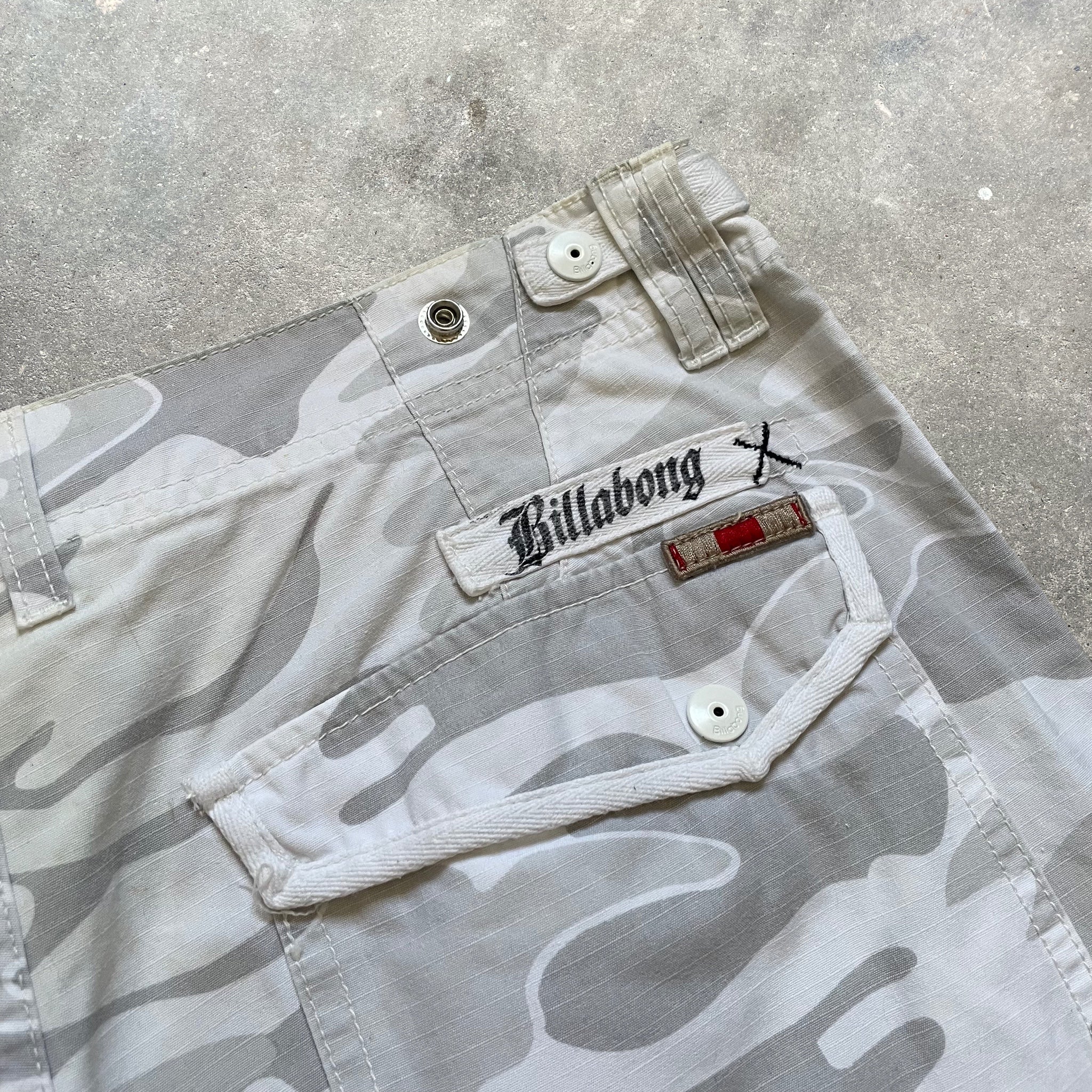 2000's Billabong Camo Chino Shorts (L)