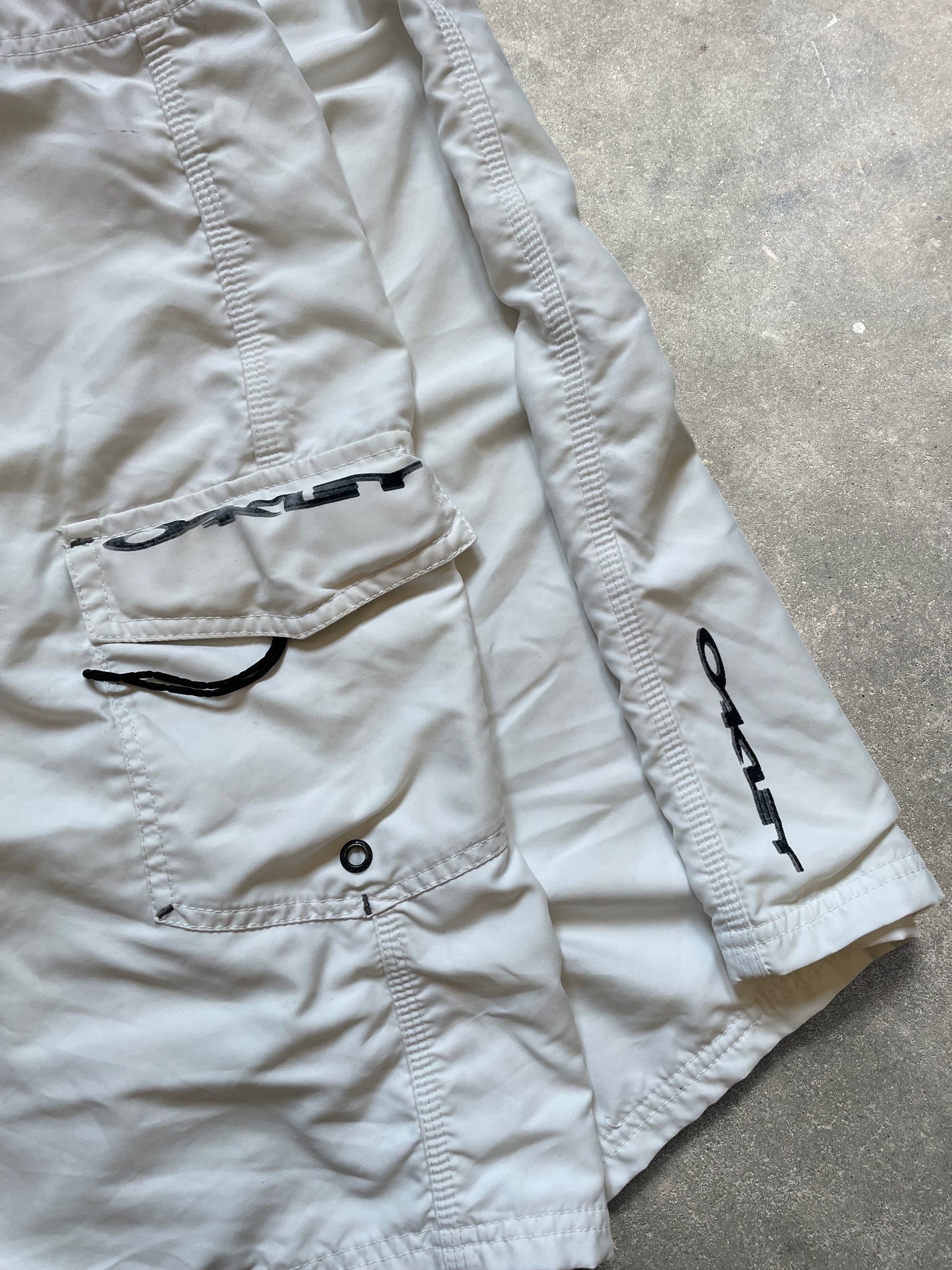 2000's Oakley Boardshorts White (32)
