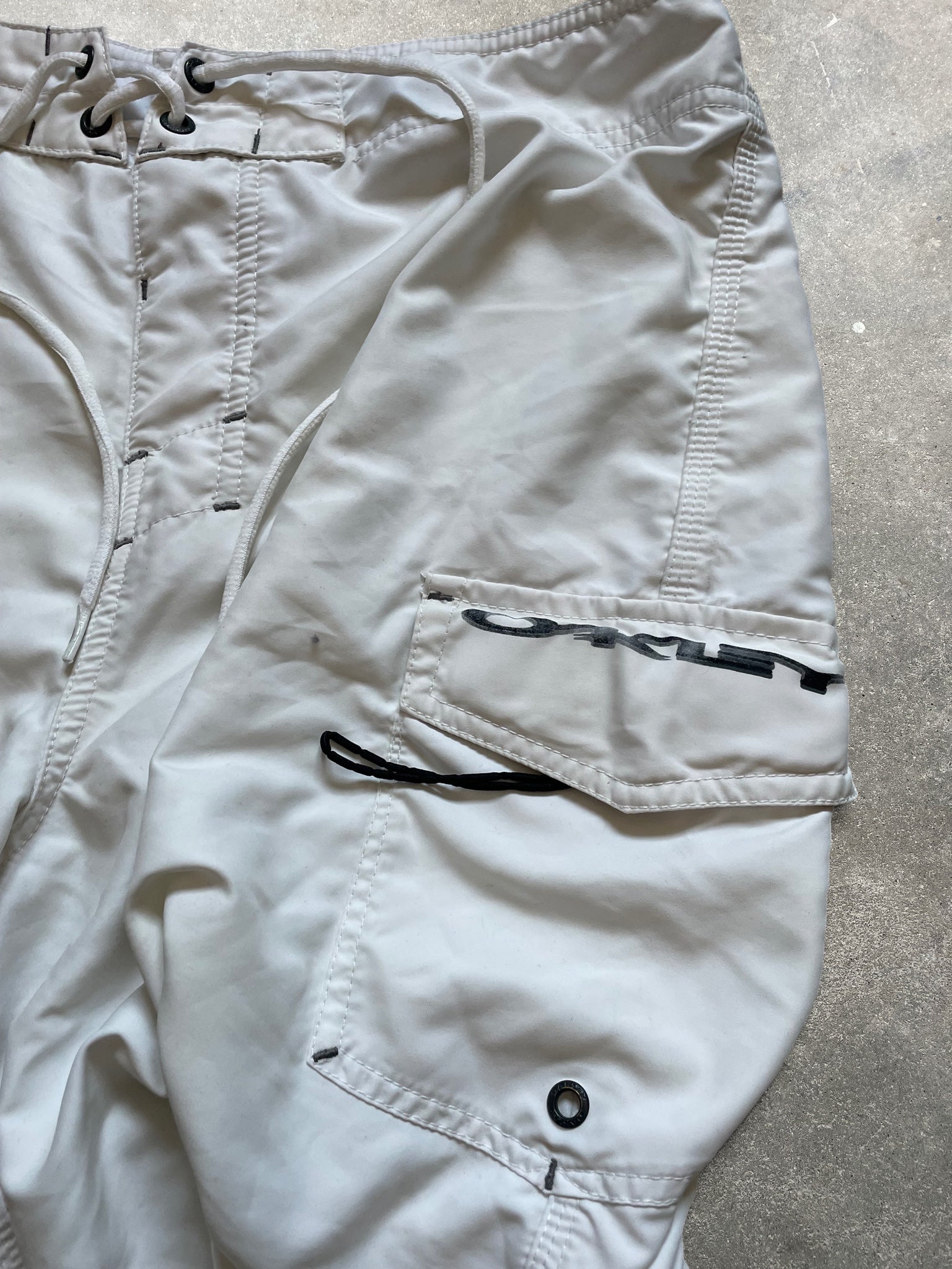 2000's Oakley Boardshorts White (32)
