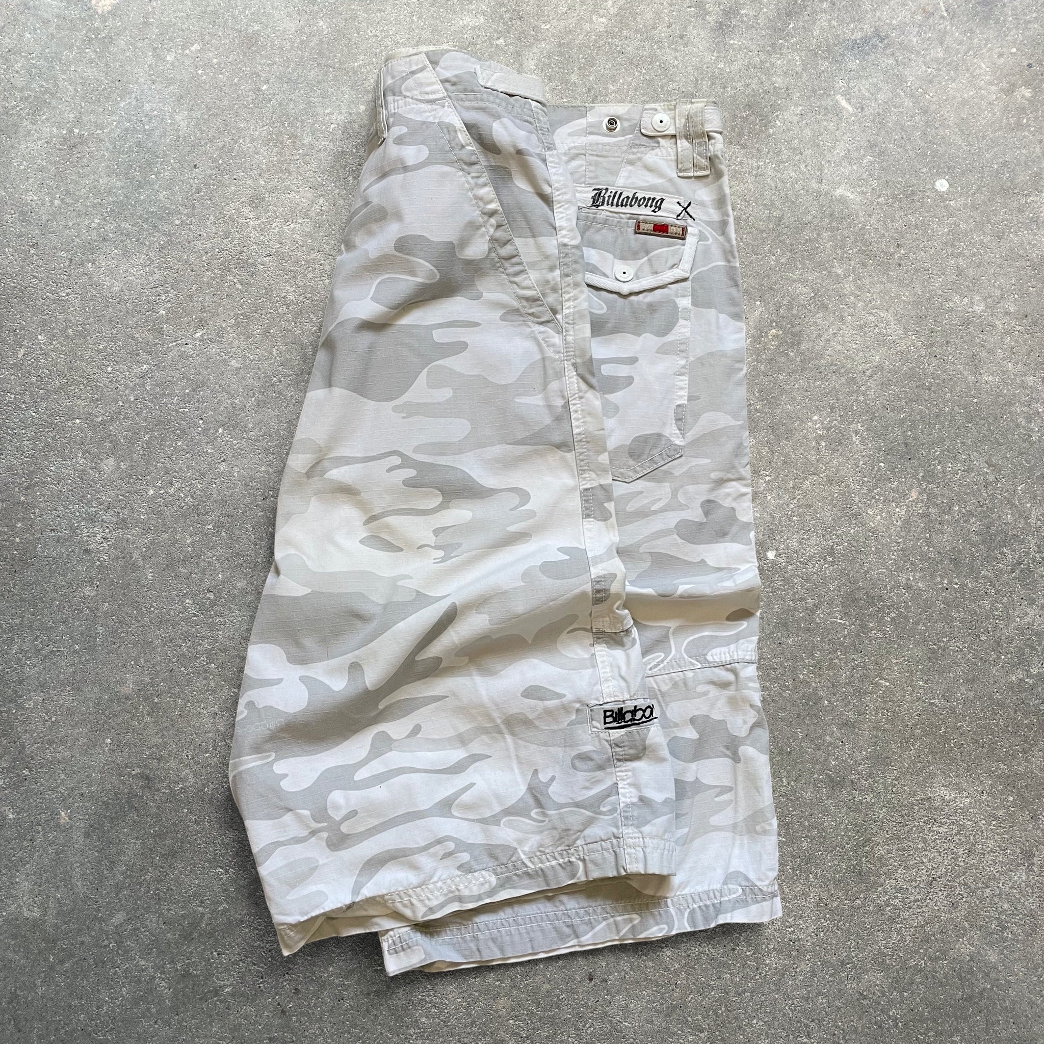 2000's Billabong Camo Chino Shorts (L)