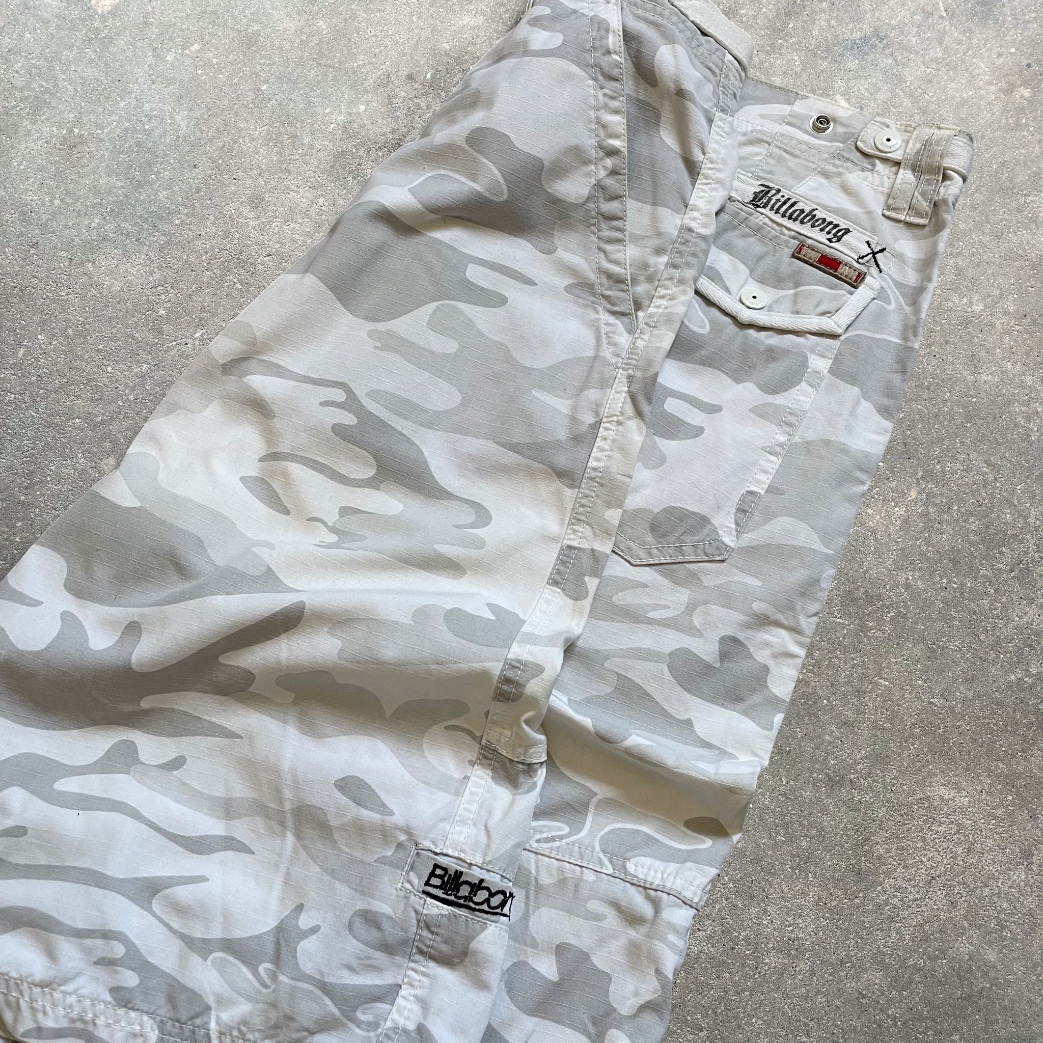 2000's Billabong Camo Chino Shorts (L)