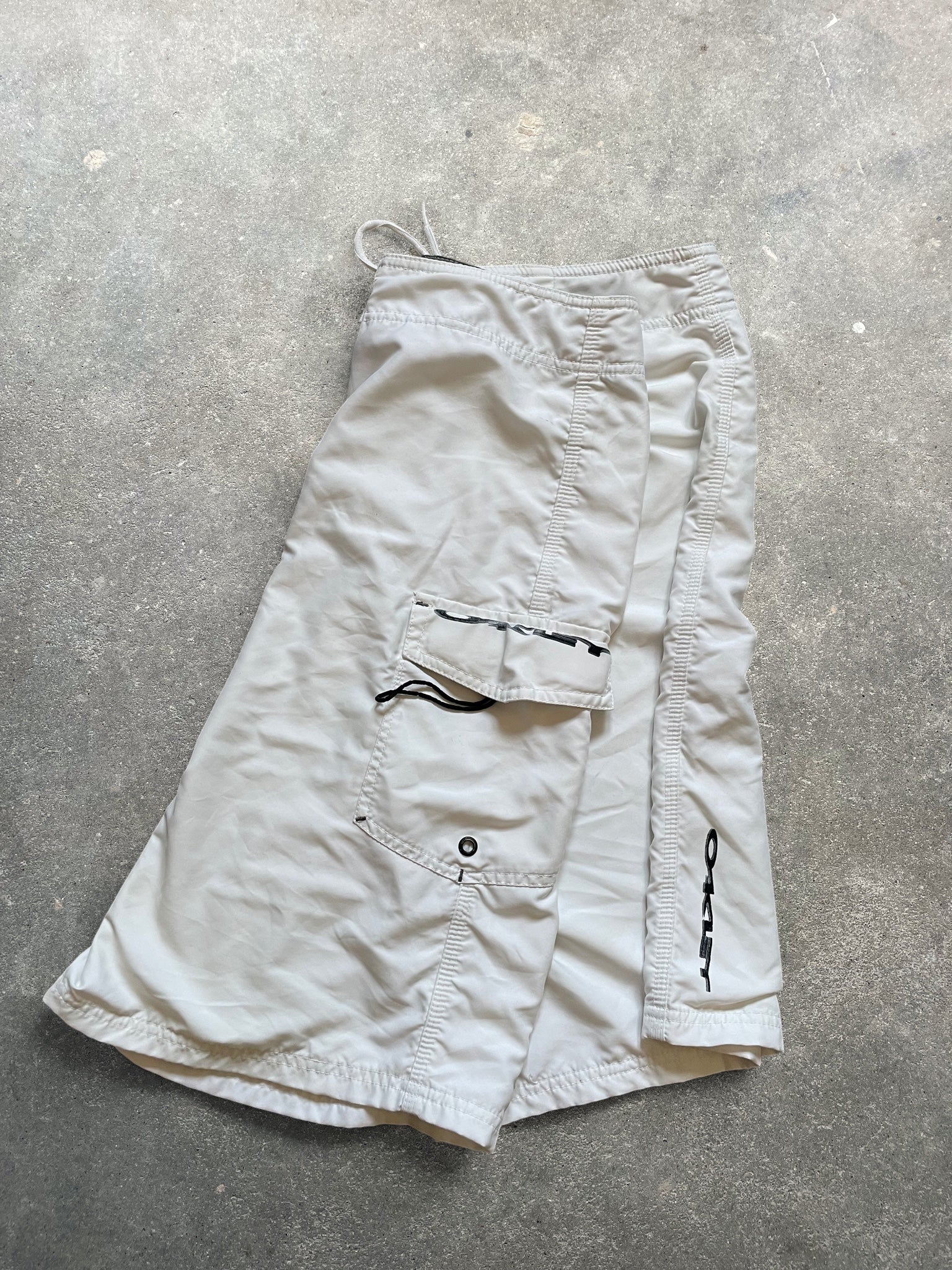 2000's Oakley Boardshorts White (32)
