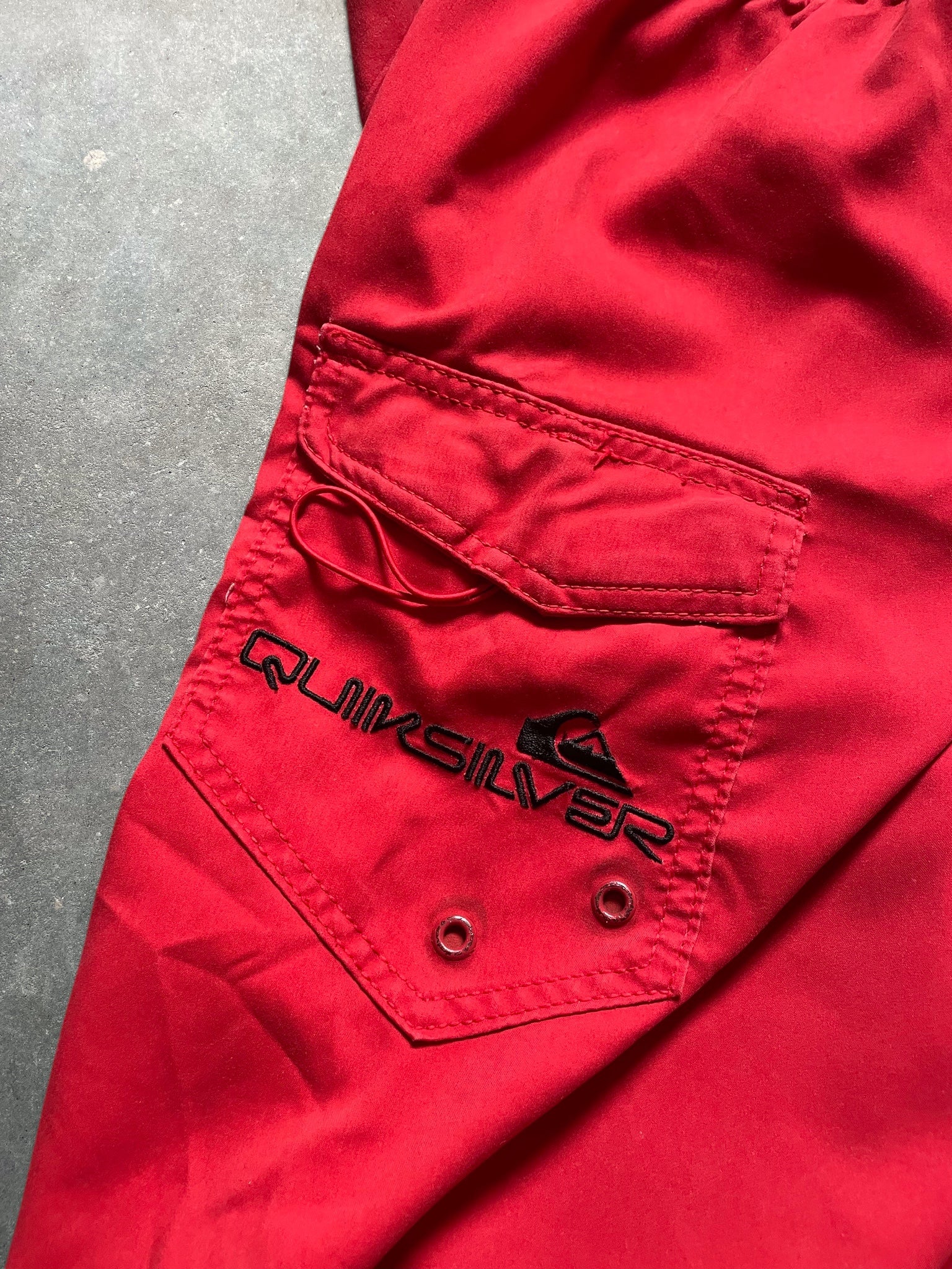 2000's Quiksilver Boardshorts Red (32/34)
