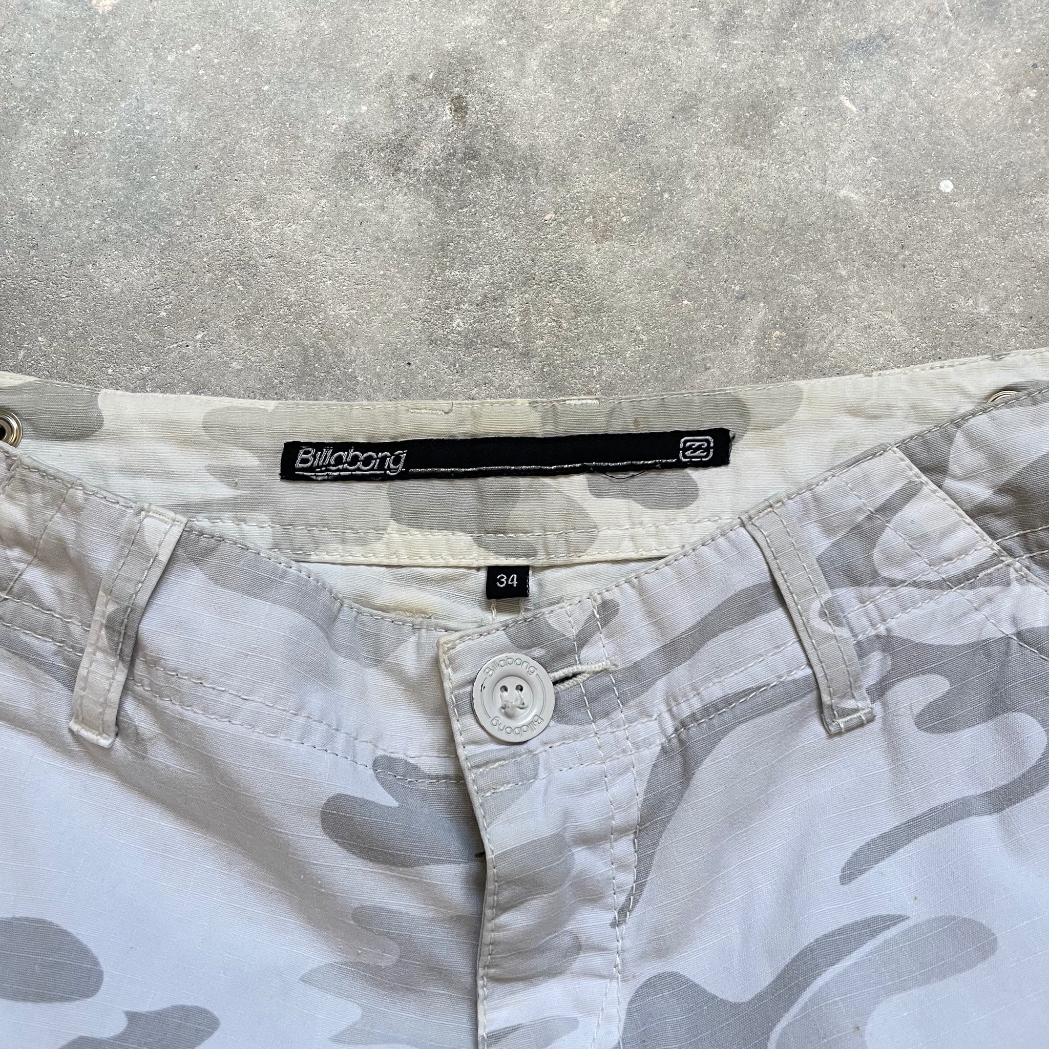 2000's Billabong Camo Chino Shorts (L)
